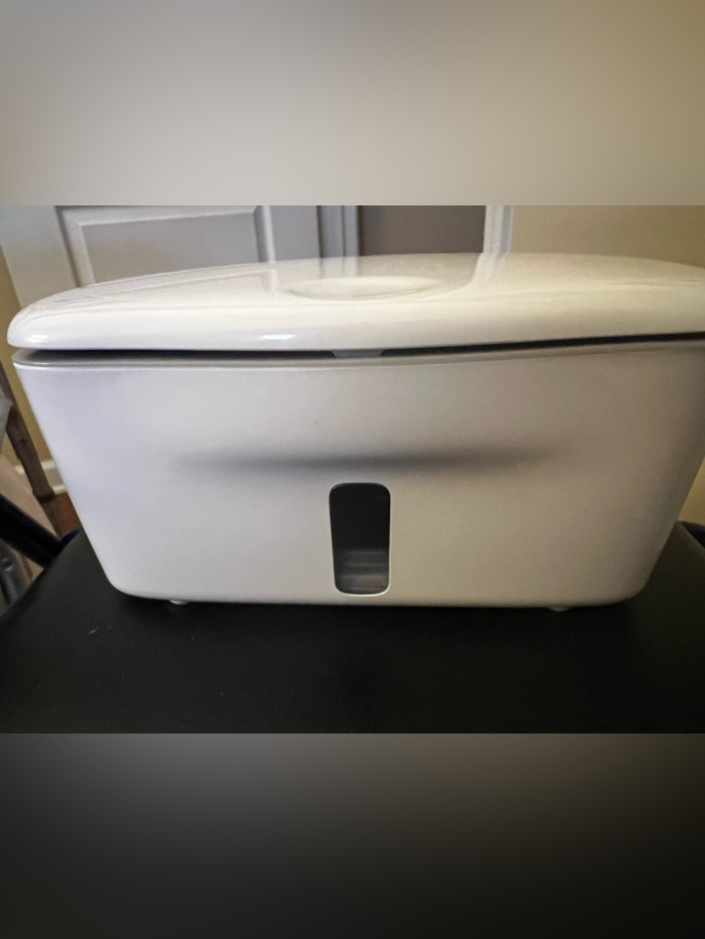 OXO FLUSHABLE WIPES DISPENSER W/CONVENIENT WEIGHTED PLATE INSIDE 
WHITE.  NWOT